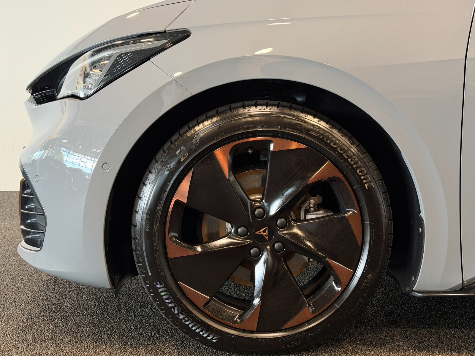 Grå Cupra Born fra 2024