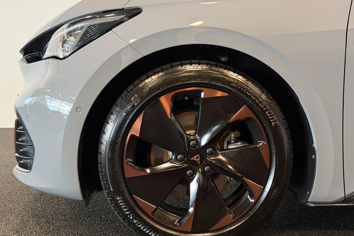 Grå Cupra Born fra 2024