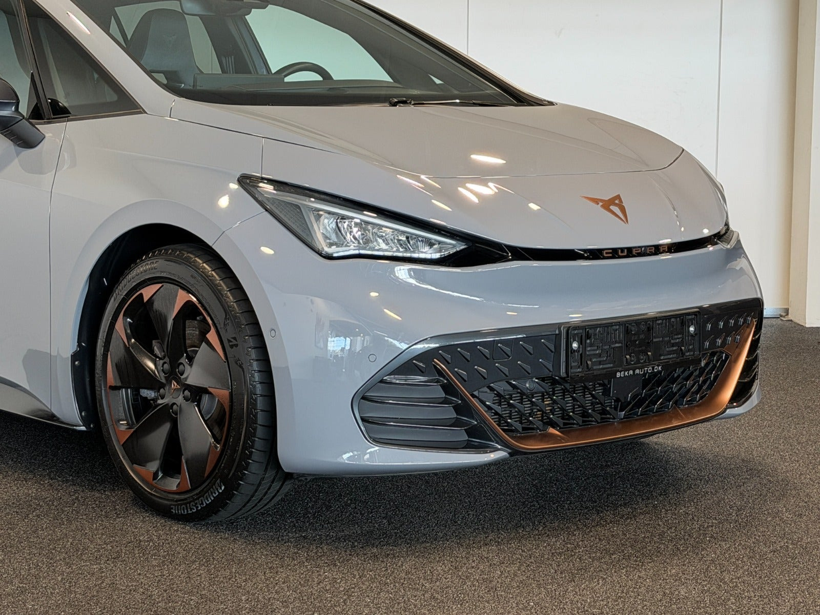 Grå Cupra Born fra 2024