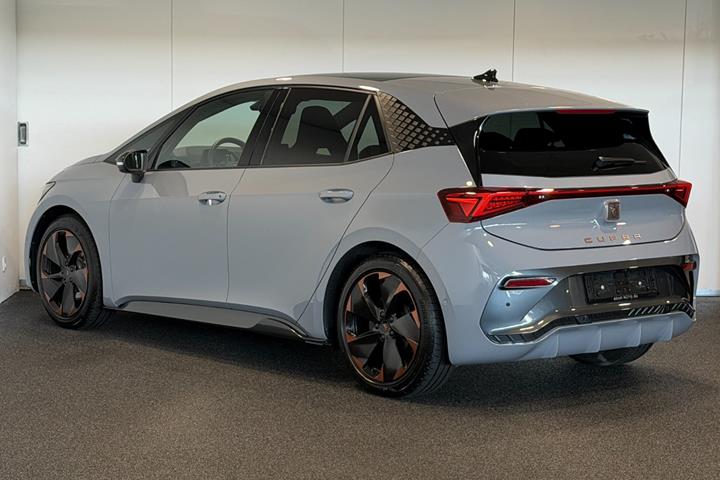 Grå Cupra Born fra 2024