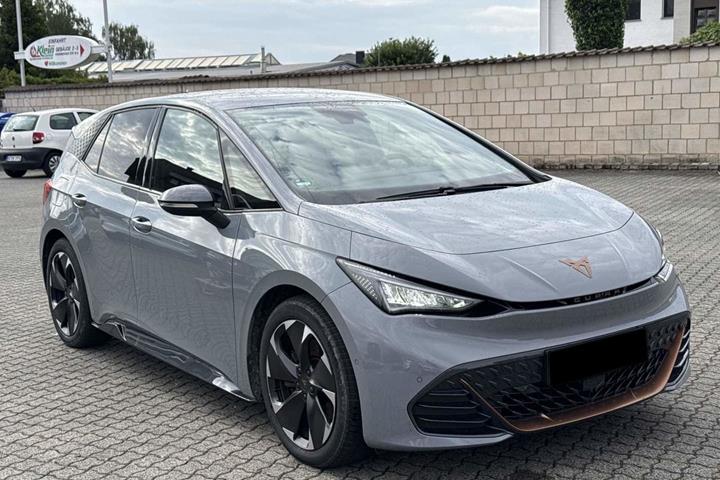 Grå Cupra Born fra 2023