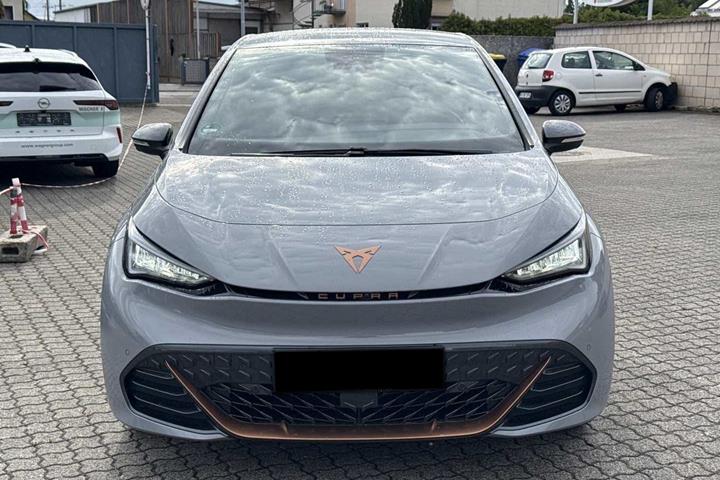 Grå Cupra Born fra 2023