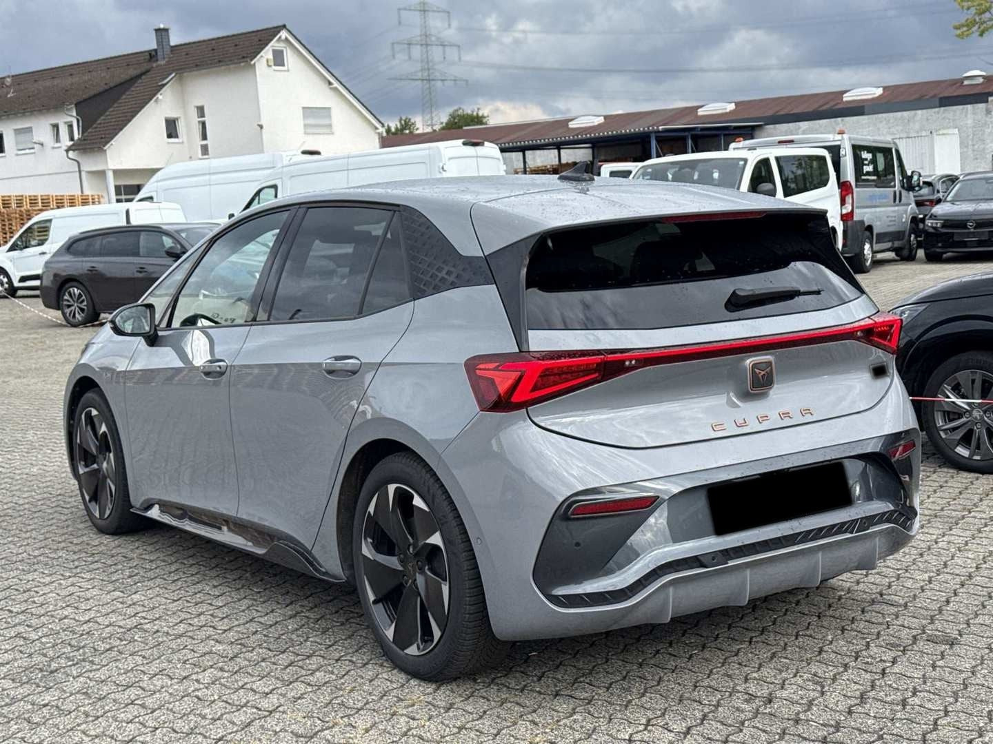 Grå Cupra Born fra 2023