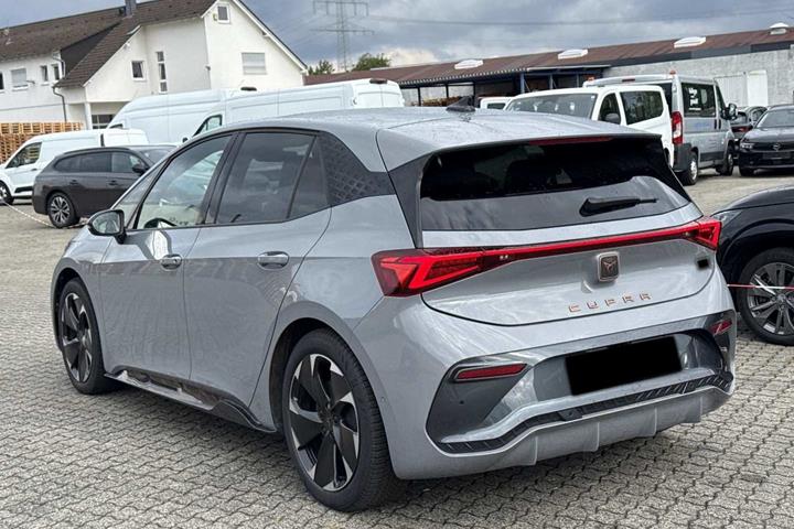 Grå Cupra Born fra 2023