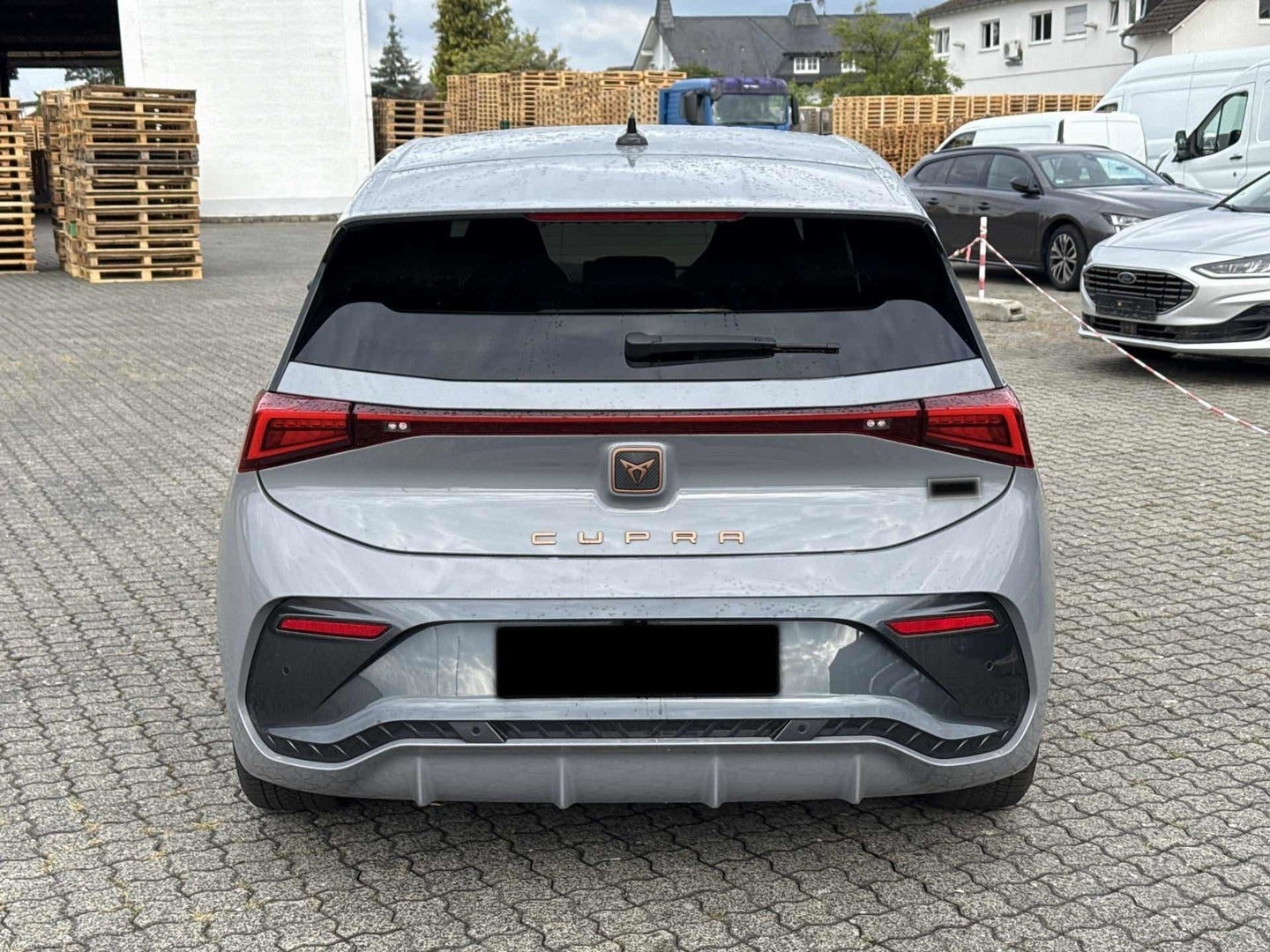 Grå Cupra Born fra 2023