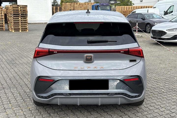 Grå Cupra Born fra 2023