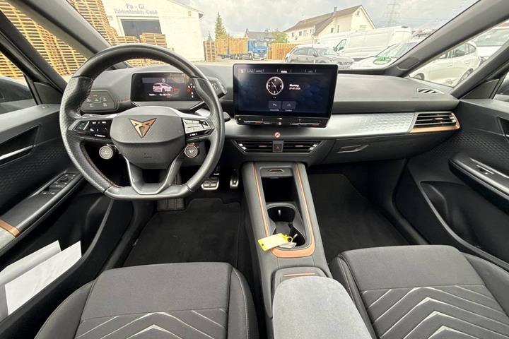 Grå Cupra Born fra 2023