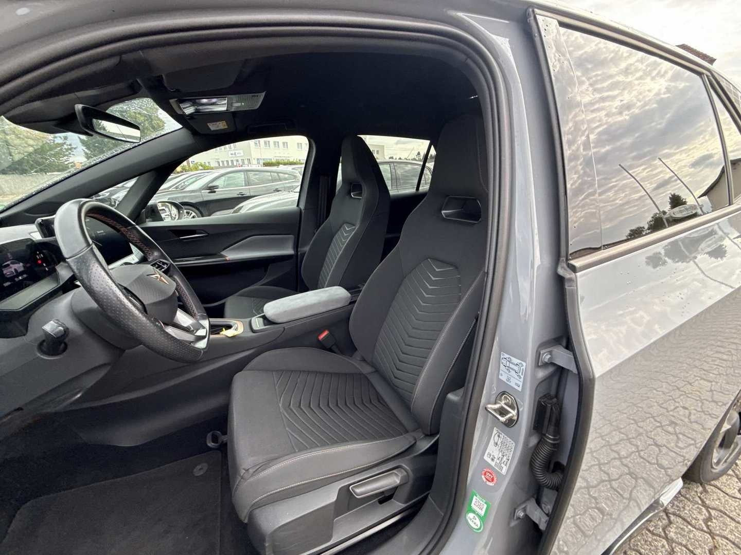 Grå Cupra Born fra 2023
