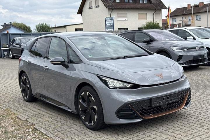 Grå Cupra Born fra 2023