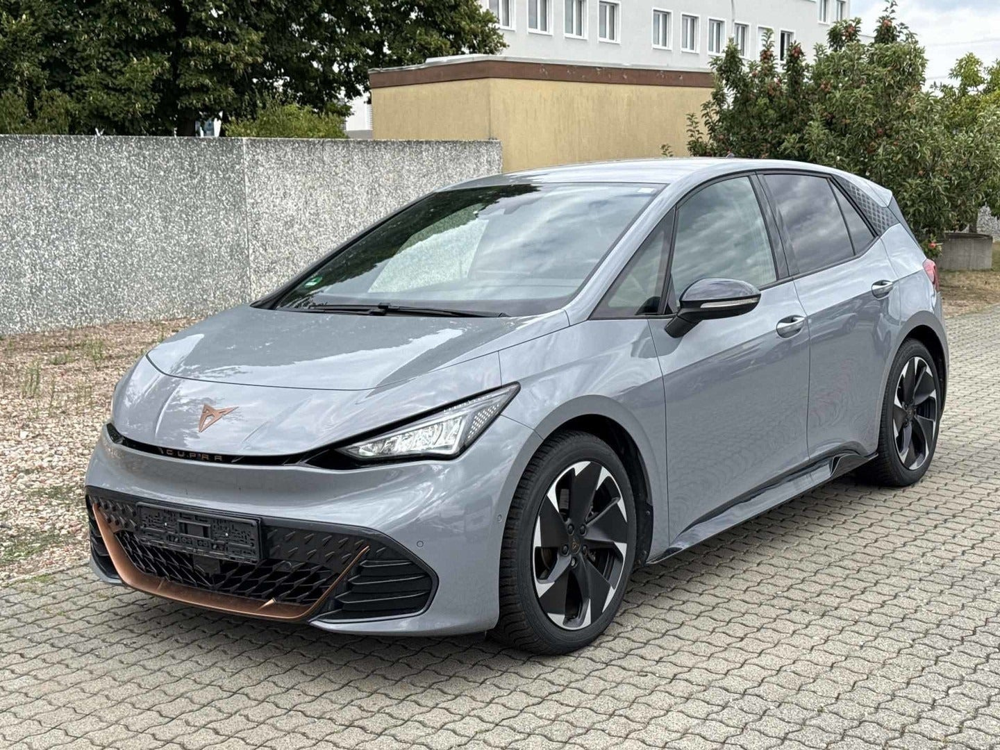 Grå Cupra Born fra 2023