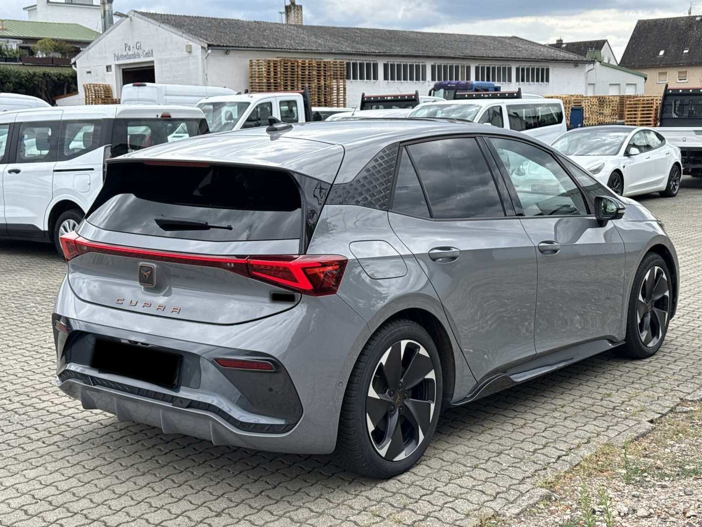 Grå Cupra Born fra 2023