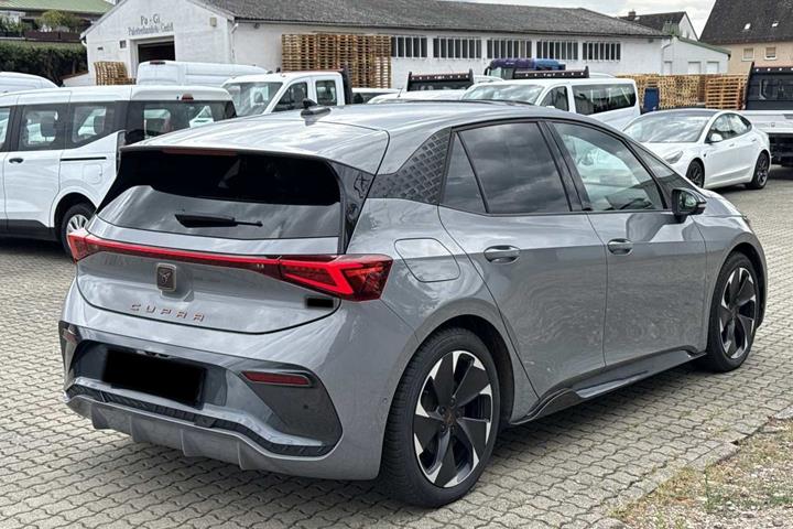 Grå Cupra Born fra 2023