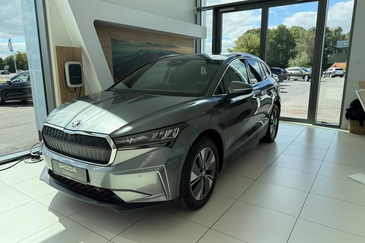 Grå Skoda Enyaq fra 2023