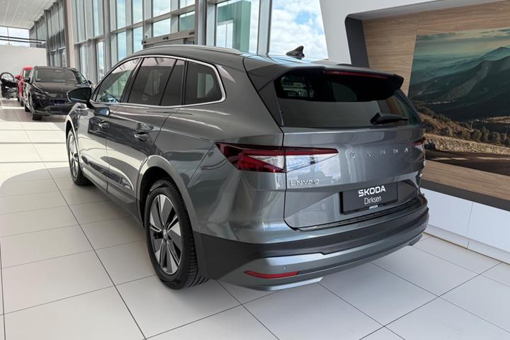 Grå Skoda Enyaq fra 2023
