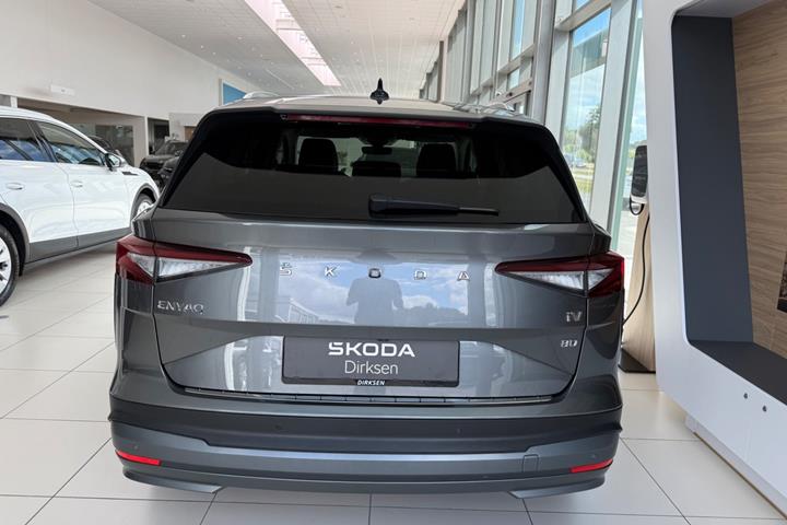 Grå Skoda Enyaq fra 2023