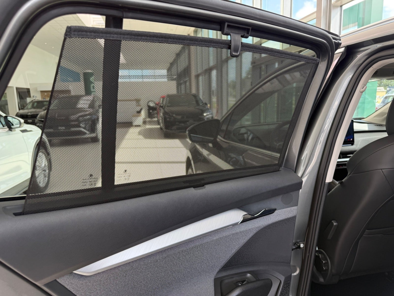 Grå Skoda Enyaq fra 2023