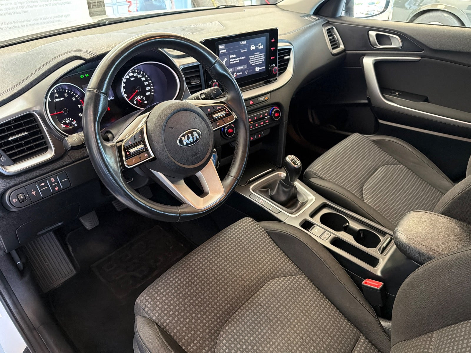 Hvid Kia Ceed fra 2021