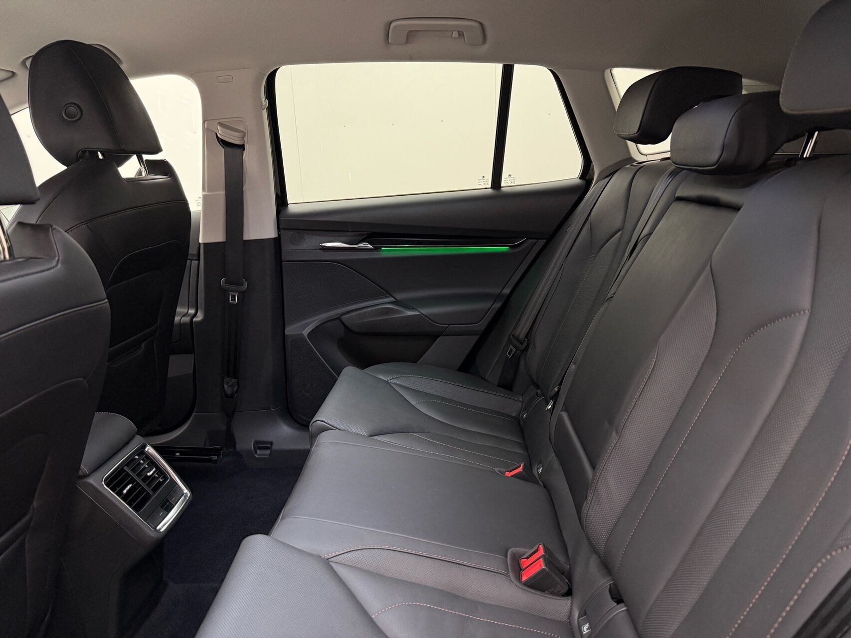 Sort Skoda Enyaq fra 2023