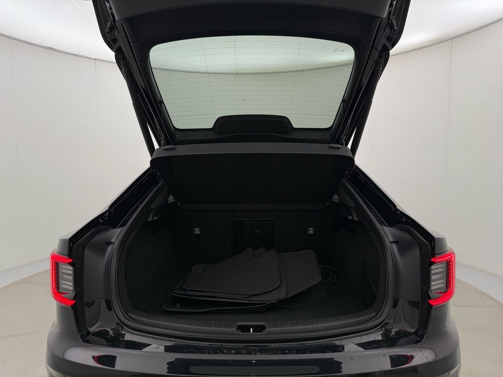 Sort Polestar 2 fra 2023