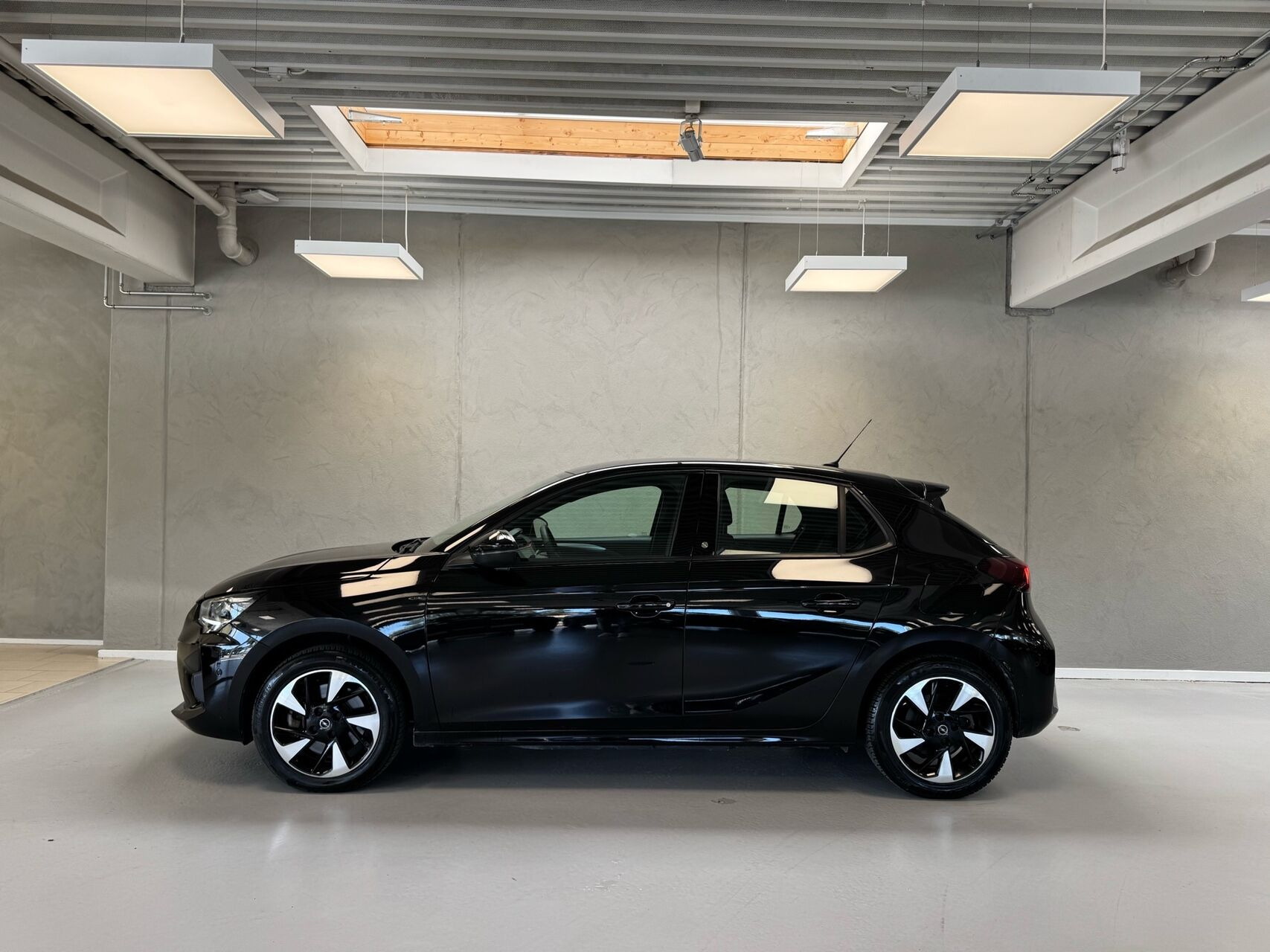 Sort Opel Corsa-e fra 2023