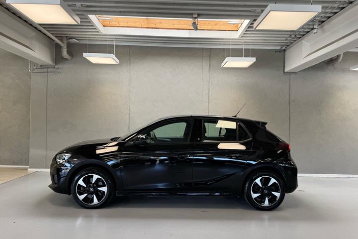 Sort Opel Corsa-e fra 2023