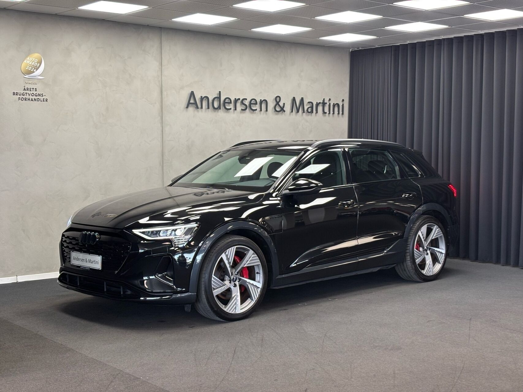Sort Audi Q8 fra 2024