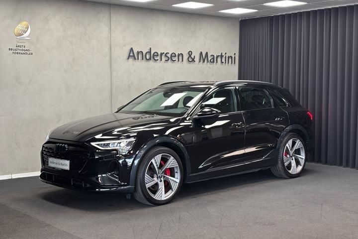 Sort Audi Q8 fra 2024