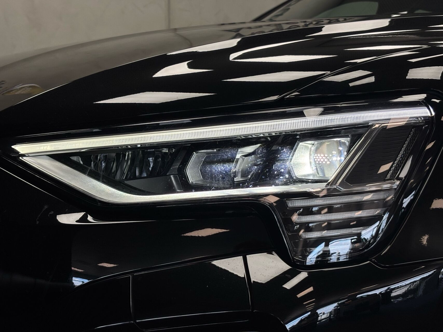 Sort Audi Q8 fra 2024