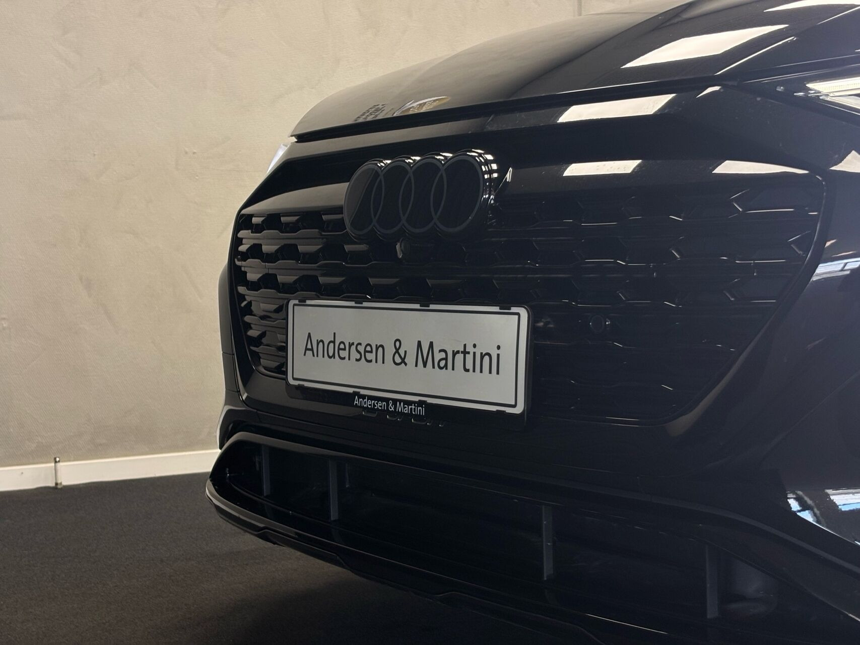 Sort Audi Q8 fra 2024