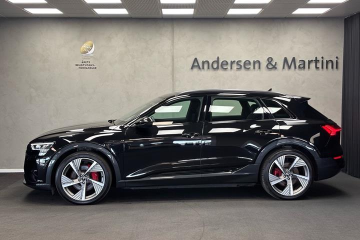 Sort Audi Q8 fra 2024