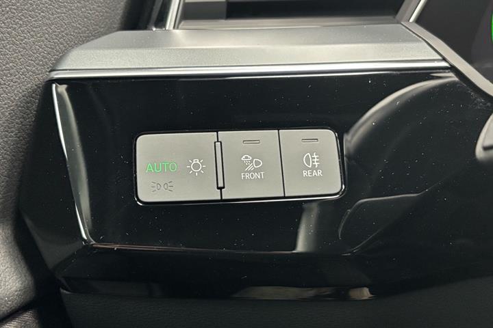 Sort Audi Q8 fra 2024