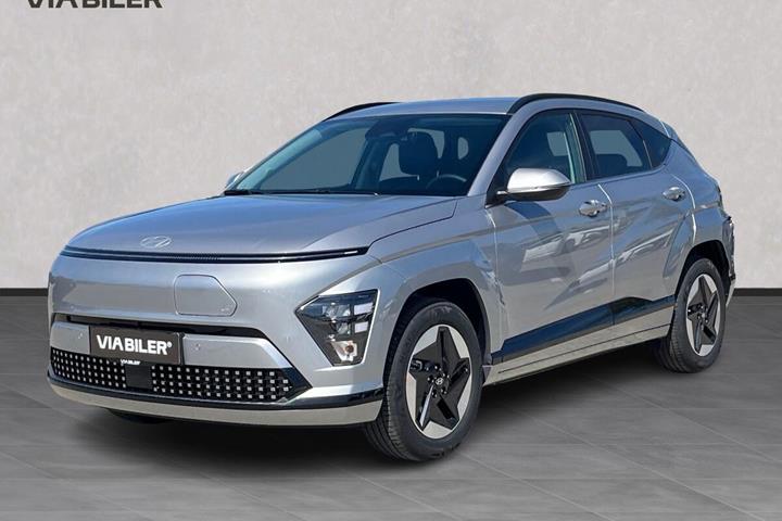 Sølv Hyundai Kona fra 2026 set udefra