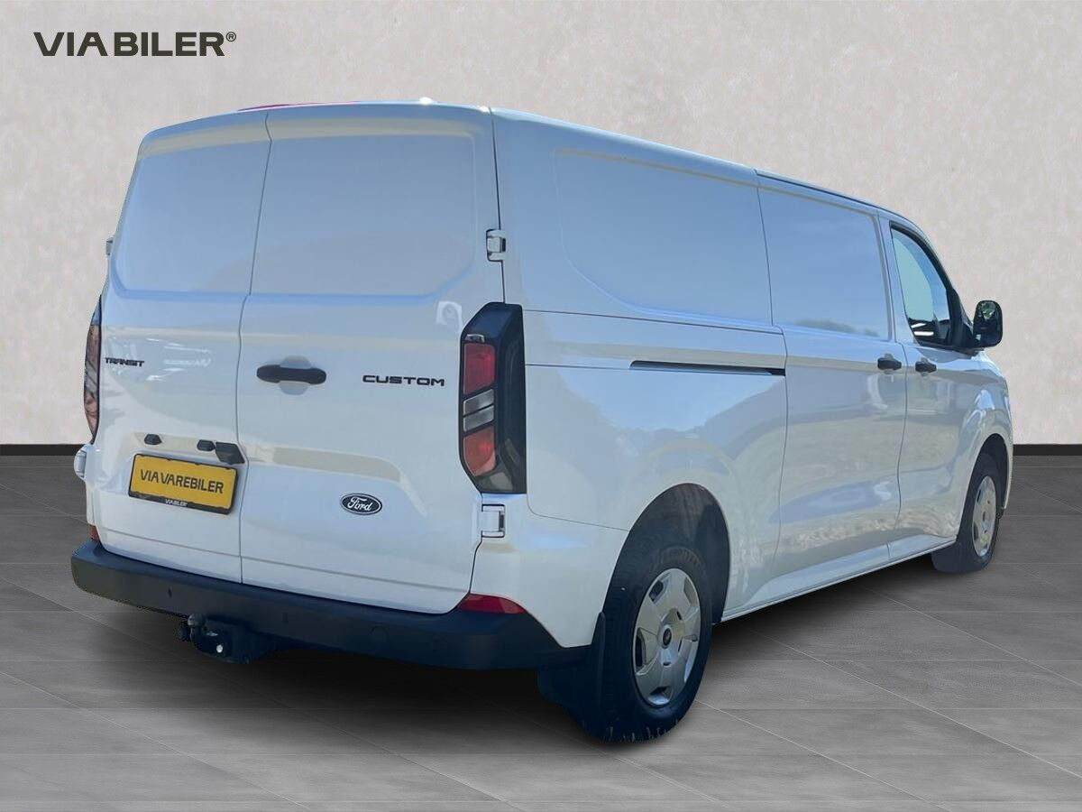 Hvid Ford Transit Custom fra 2025