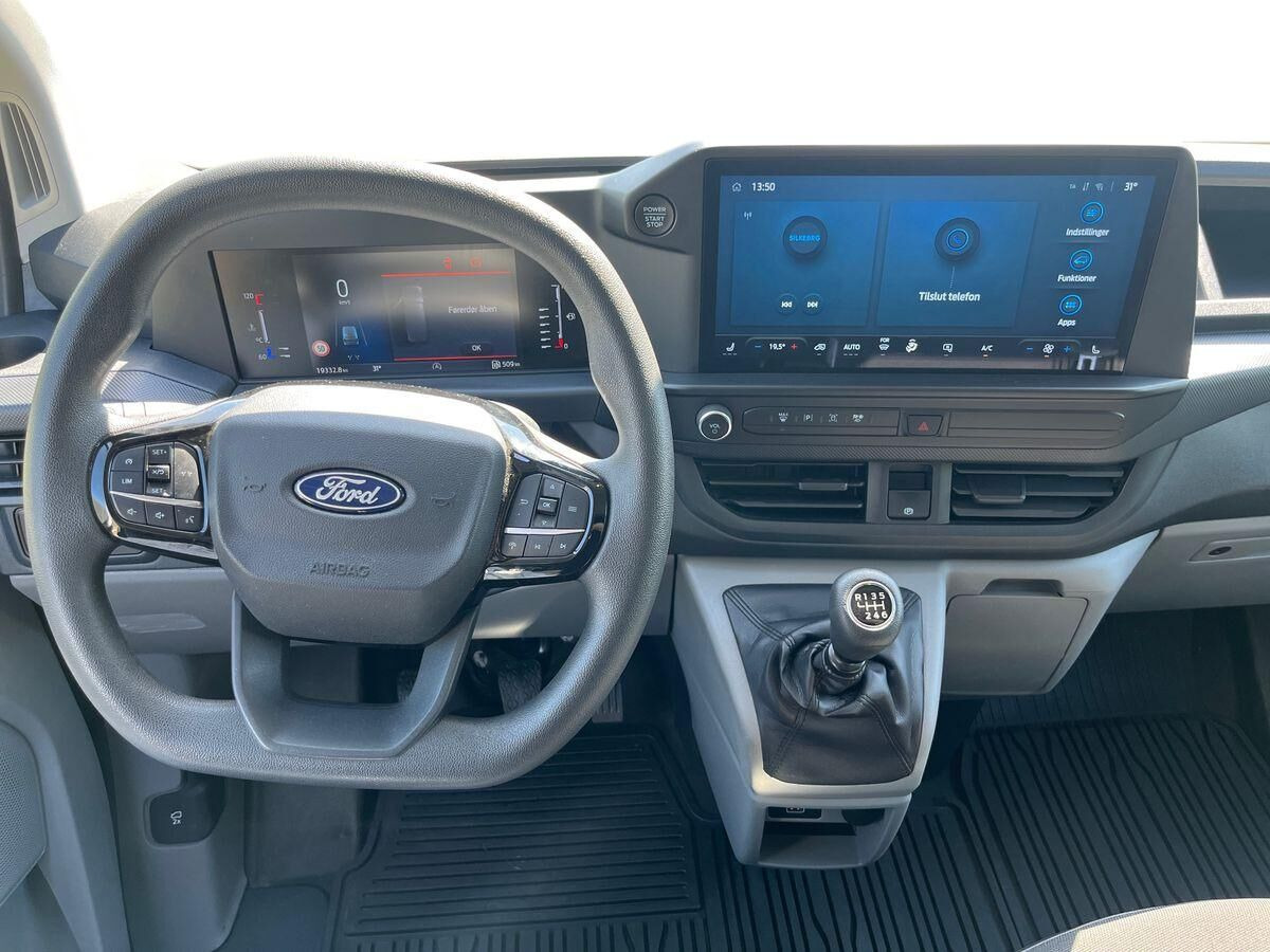 Hvid Ford Transit Custom fra 2025
