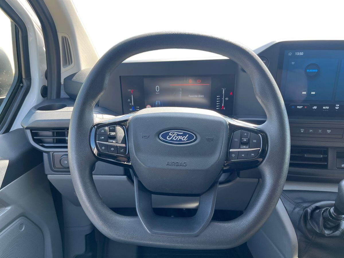 Hvid Ford Transit Custom fra 2025