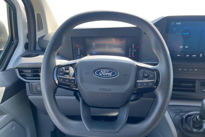 Hvid Ford Transit Custom fra 2025