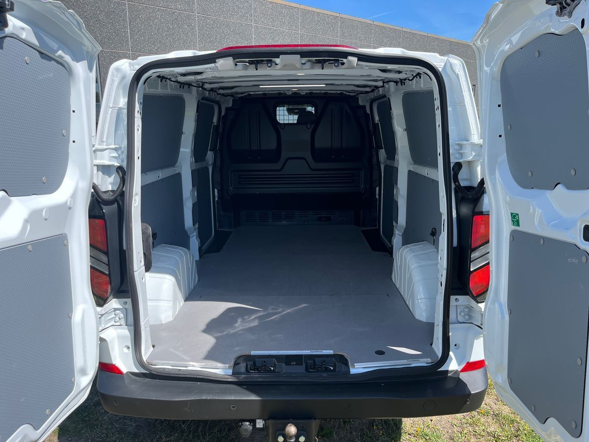 Hvid Ford Transit Custom fra 2025