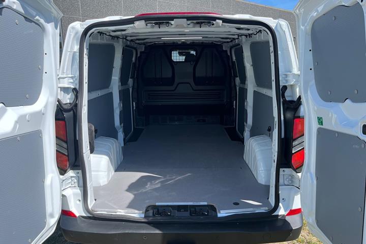 Hvid Ford Transit Custom fra 2025