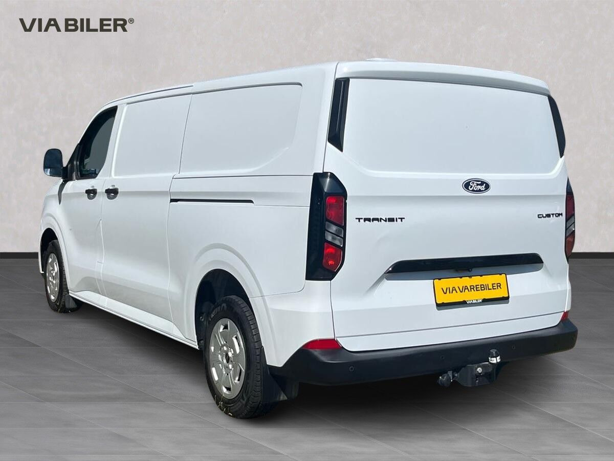 Hvid Ford Transit Custom fra 2025