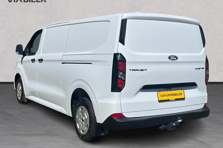 Hvid Ford Transit Custom fra 2025