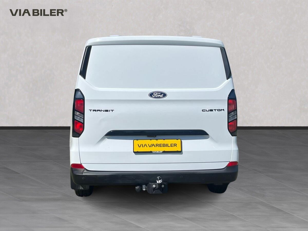 Hvid Ford Transit Custom fra 2025