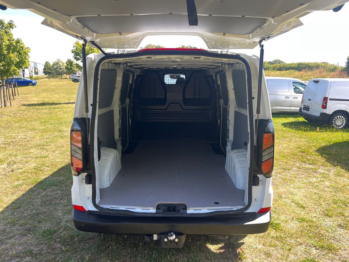 Hvid Ford Transit Custom fra 2025