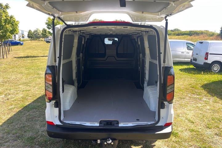Hvid Ford Transit Custom fra 2025