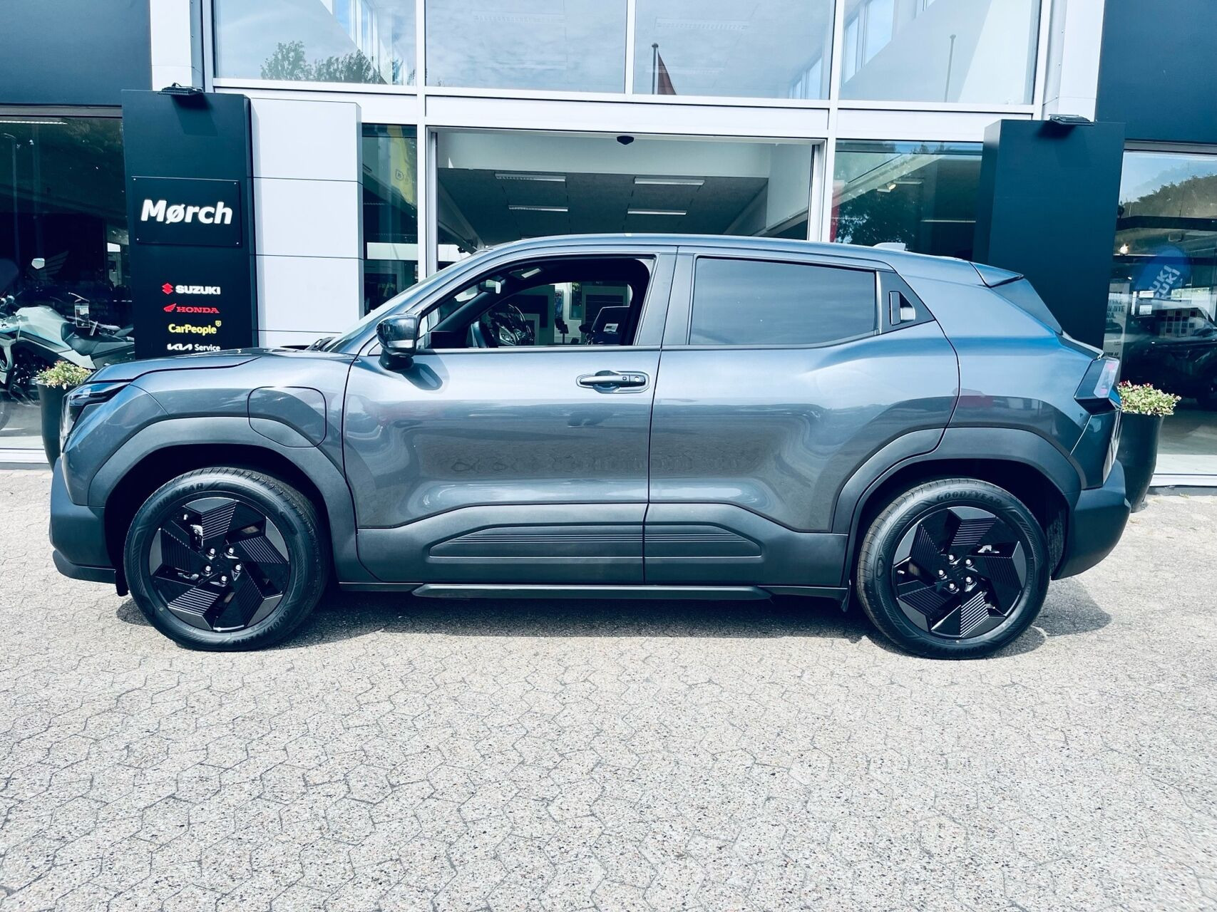 Grå Suzuki e fra 2026