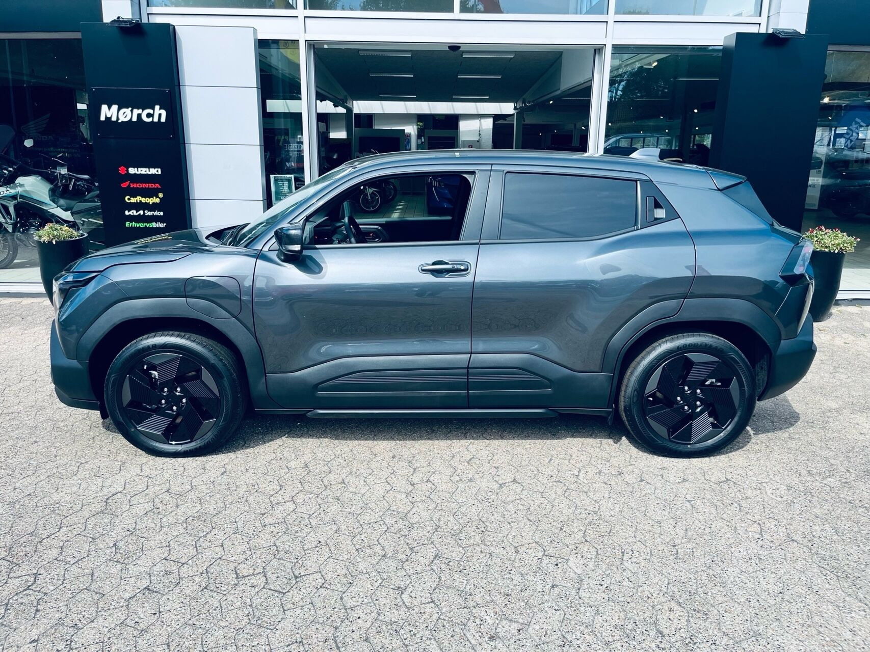 Grå Suzuki e fra 2026
