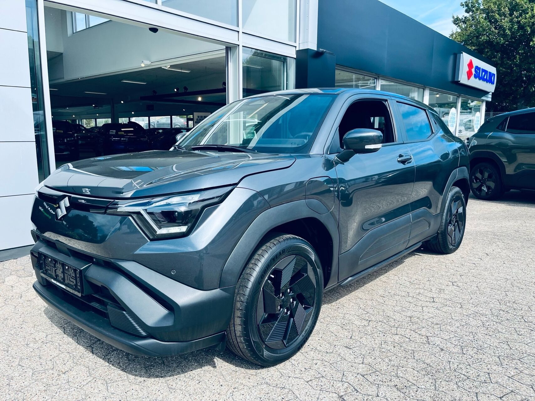 Grå Suzuki e fra 2026