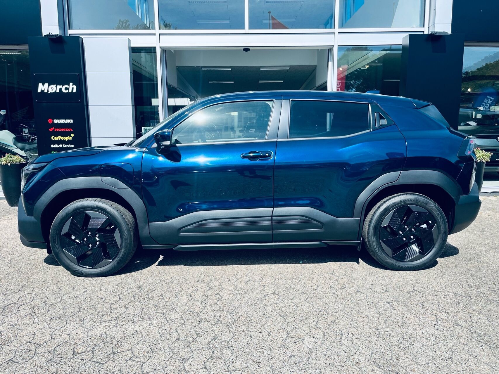 Blå Suzuki e fra 2026