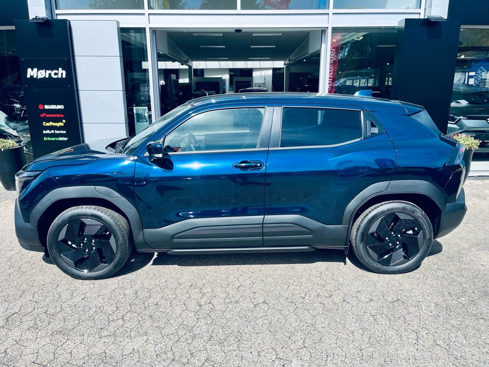 Blå Suzuki e fra 2026