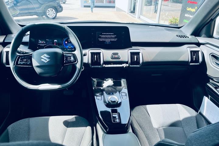 Blå Suzuki e fra 2026