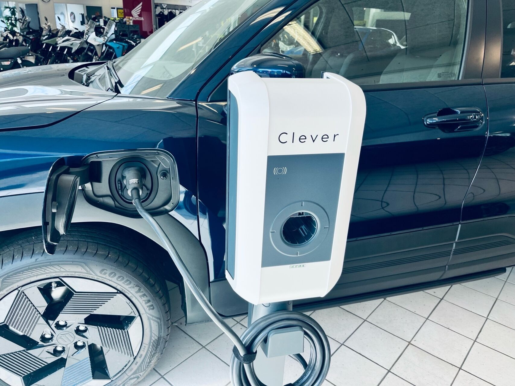 Blå Suzuki e fra 2026